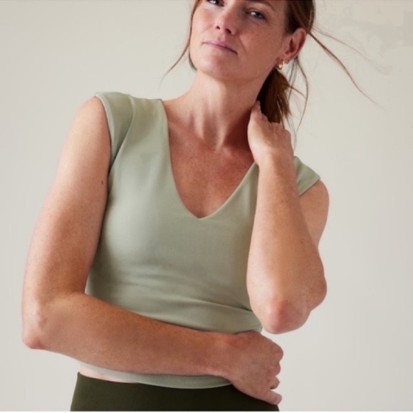 Athleta Tops - Athleta Bra Top Sage Green Transcend Cropped Tee Large